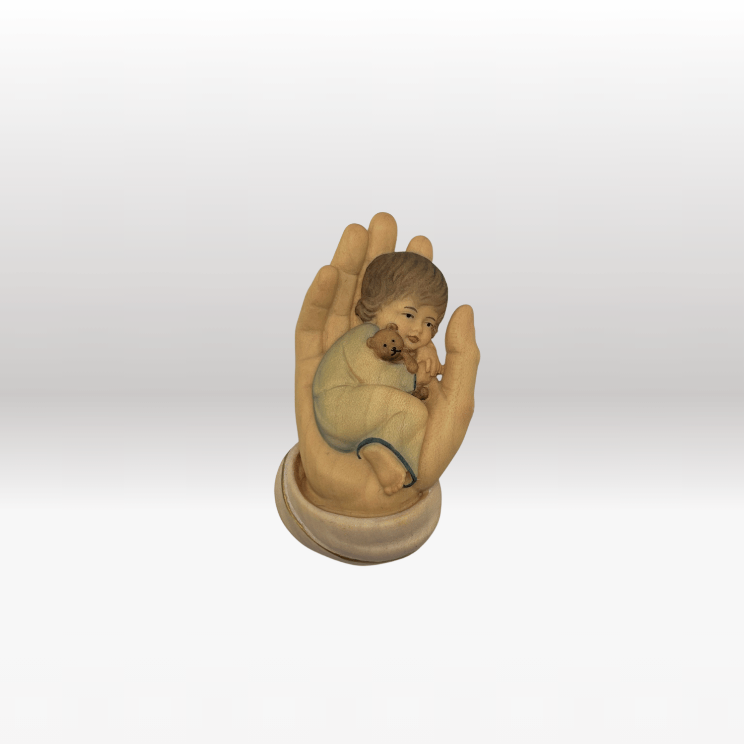 Schützende Hand mit Junge bemalt