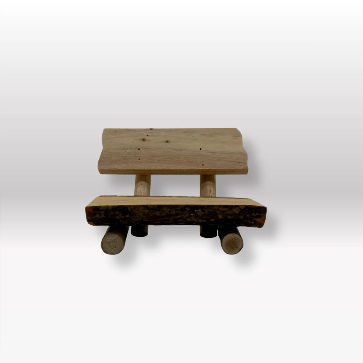 Holzbank natur mit Rinde